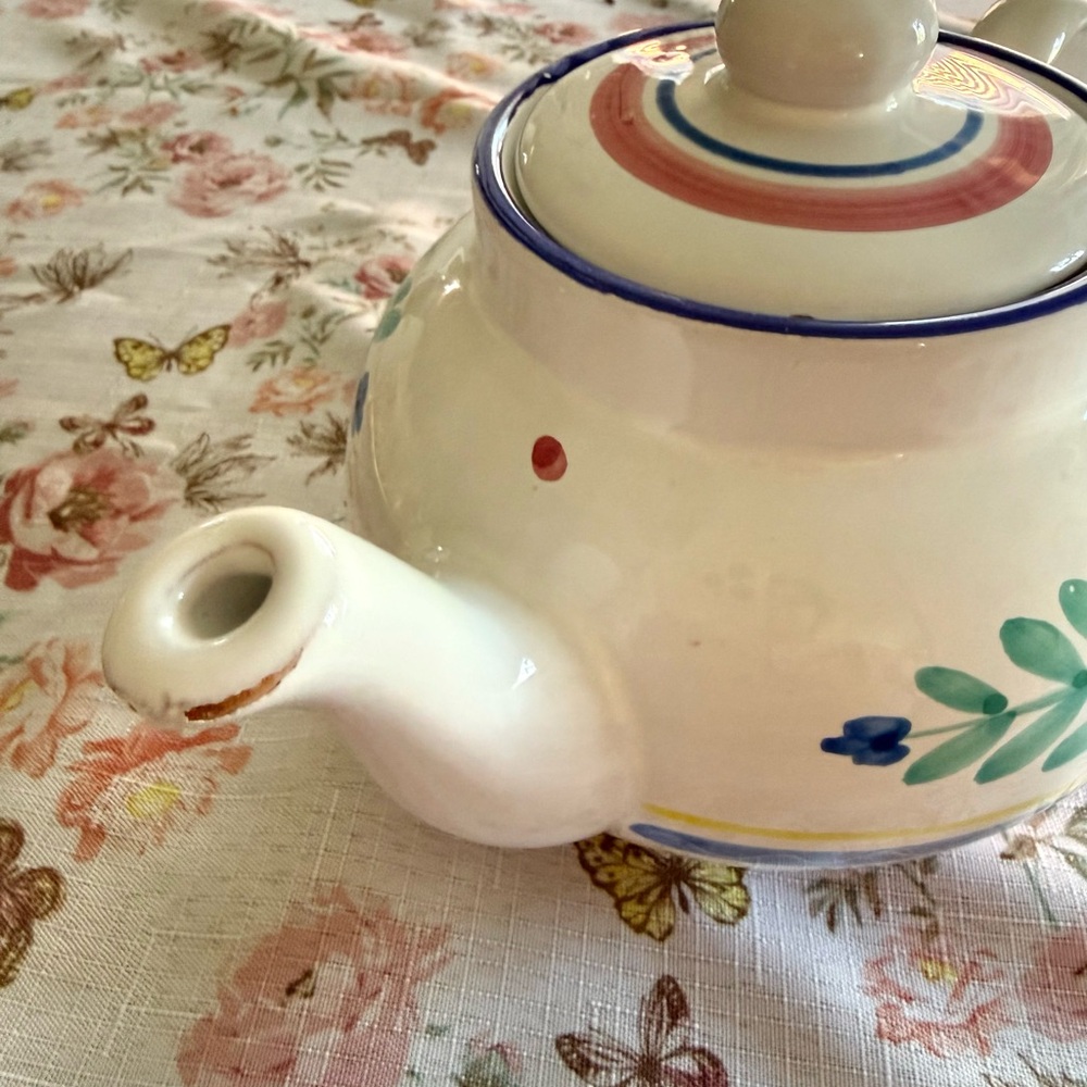 Vintage Floral Ceramic Teapot – Cottage Style Kitchen Decor - Picture 4 of 8